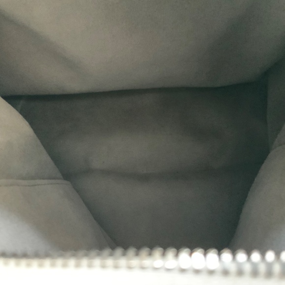 Louis Vuitton Mahina Selene Monogram PM Blanc Shoulder Bag. - Picture 15 of 16